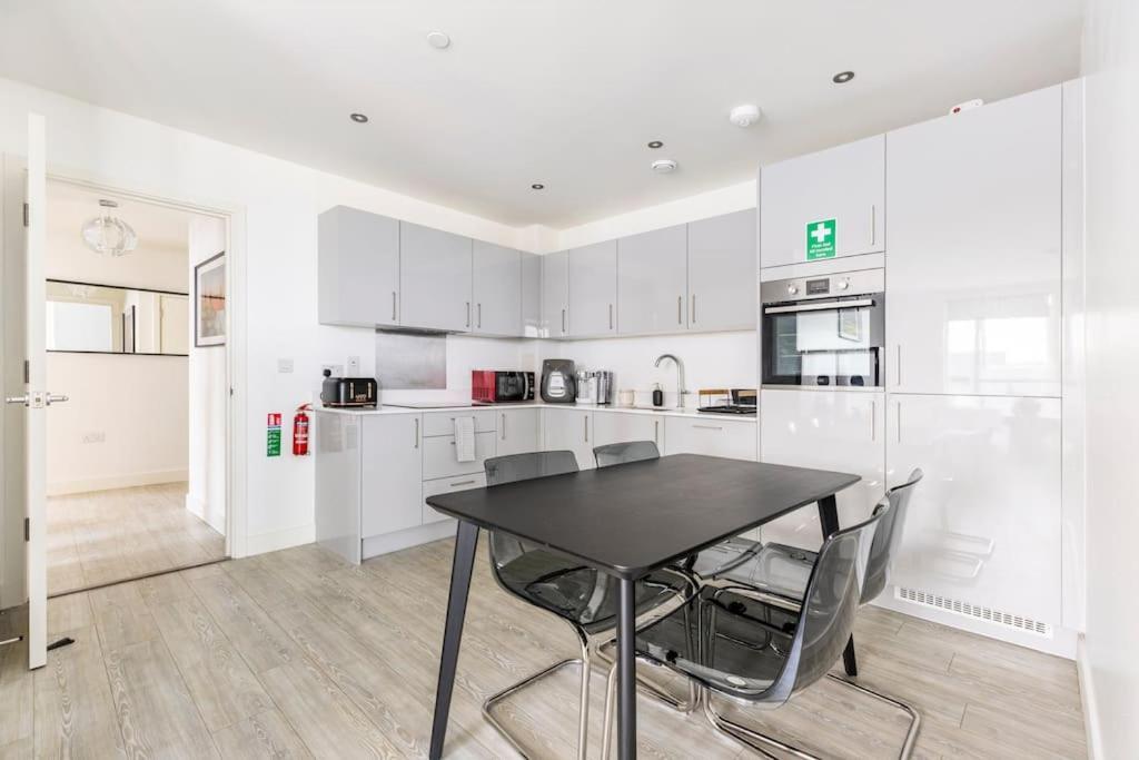 Stylish & Comfortable Top-Floor Flat In Harrow Londýn Exteriér fotografie