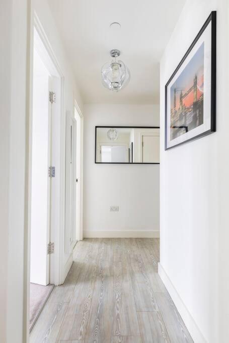 Stylish & Comfortable Top-Floor Flat In Harrow Londýn Exteriér fotografie