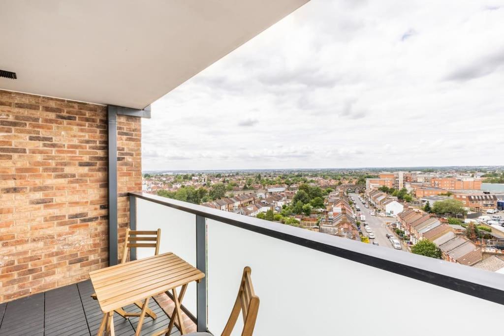 Stylish & Comfortable Top-Floor Flat In Harrow Londýn Exteriér fotografie