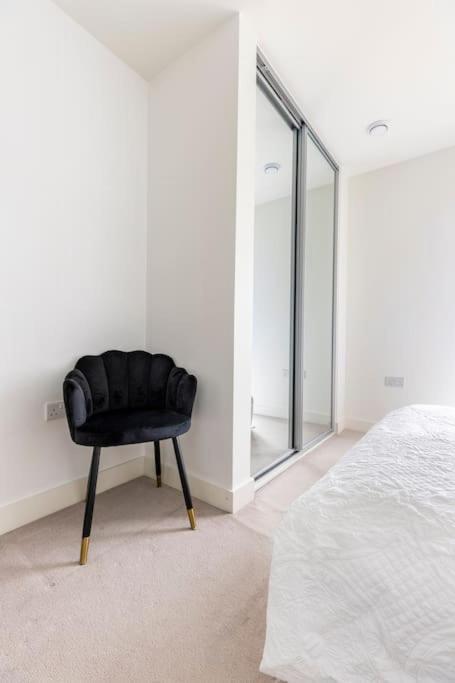 Stylish & Comfortable Top-Floor Flat In Harrow Londýn Exteriér fotografie