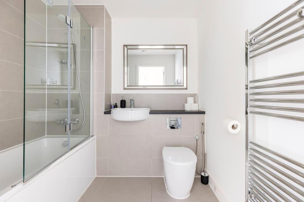 Stylish & Comfortable Top-Floor Flat In Harrow Londýn Exteriér fotografie