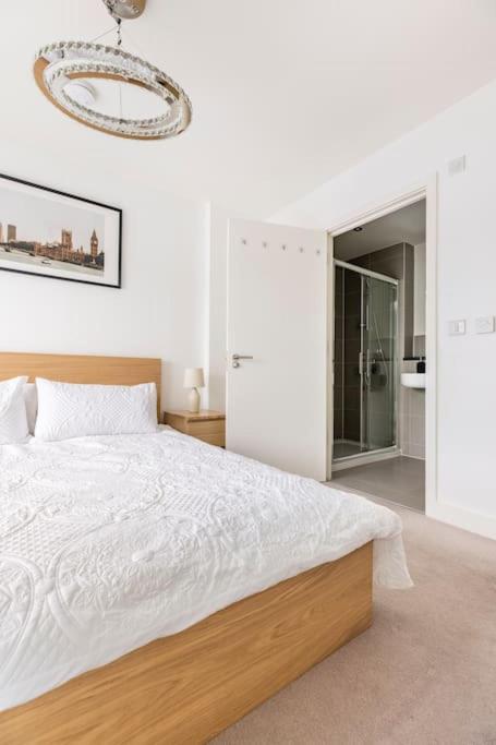 Stylish & Comfortable Top-Floor Flat In Harrow Londýn Exteriér fotografie