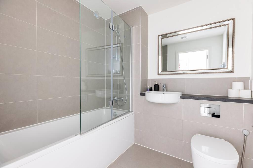Stylish & Comfortable Top-Floor Flat In Harrow Londýn Exteriér fotografie