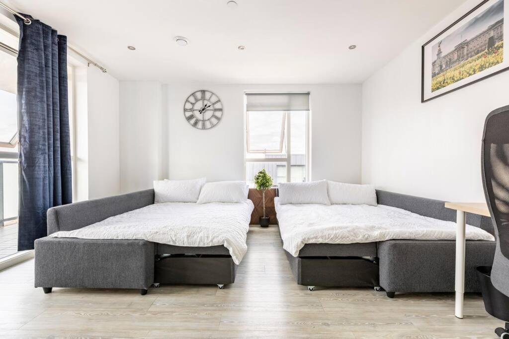 Stylish & Comfortable Top-Floor Flat In Harrow Londýn Exteriér fotografie