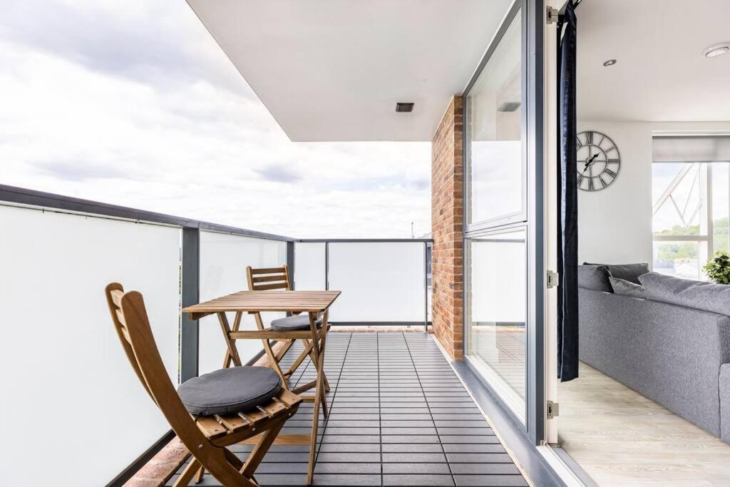 Stylish & Comfortable Top-Floor Flat In Harrow Londýn Exteriér fotografie