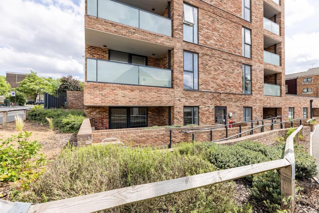 Stylish & Comfortable Top-Floor Flat In Harrow Londýn Exteriér fotografie